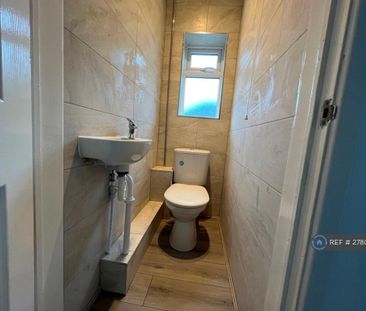 4 bedroom semi-detached house to rent - Photo 2