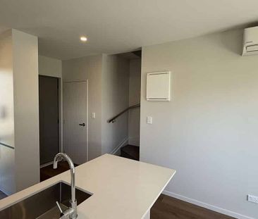 Modern 2-Bedroom Townhouse for Lease - Photo 4