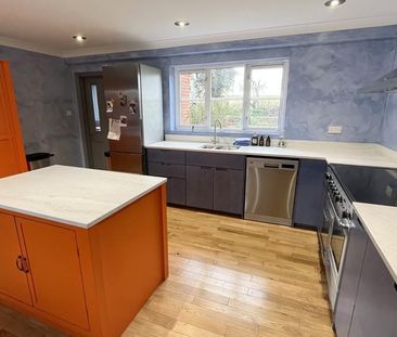 4 bedroom semi-detached house to rent - Photo 6