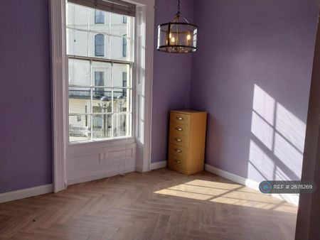 2 bedroom flat to rent - Photo 4