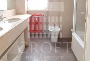 Attic-Cassia: 250mq. Top floor in addition to 250mq. of panoramic terraces. Spacious living, dining, 5 bedrooms, 3 baths, maid’s room, 3 panoramic terraces, parking, silent,. Located at begining of Cassia, near Schools. Ref 160