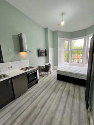 Studio Flat, Dixon Avenue, G42 - Photo 1