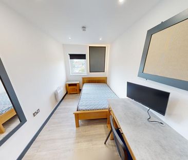 1 bedroom in a flat share to rent - Photo 3