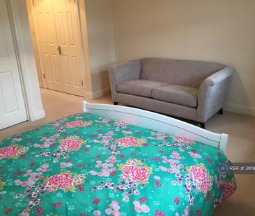 1 bedroom in a house share to rent - Photo 3