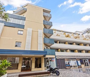 Furnished Chic Studio Apartment - Photo 4