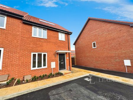 3 bedroom house to rent Chiffchaff Way, Wymondham, Norfolk, NR18 - Photo 4