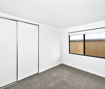 Coastal suburb living awaits you - Photo 4