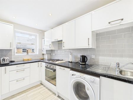 Dovecote Gardens, London, SW14 - Photo 3