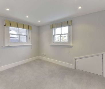 Immaculately presented five bedroom family home, between the commons. - Photo 4
