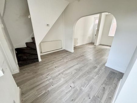 2 bedroom end of terrace house to rent - Photo 2