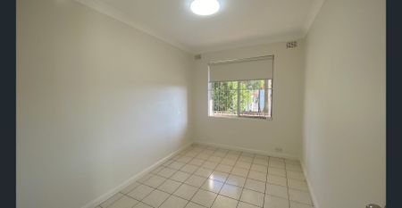 Modern 3 bedroom Unit - Photo 4