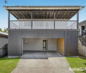 Beautifully Renovated 4 Bedroom Home in Prime Location complete wit... - Photo 6