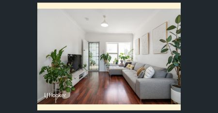 Stunning and Cosy Apartment in the Heart of Glenside - Photo 4