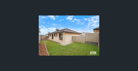 Spacious Townhouse in a Peaceful Cul-de-Sac - Photo 4