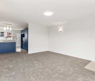 Spacious Unit With Internal Access Garage - Freshly Updated - Photo 6