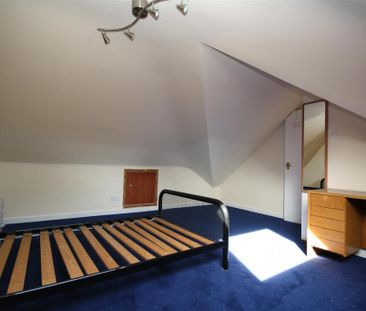 5 bedroom semi-detached house to rent - Photo 3