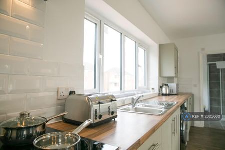 1 bedroom flat to rent - Photo 3