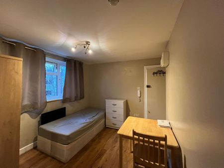 Studio to rent - Photo 2