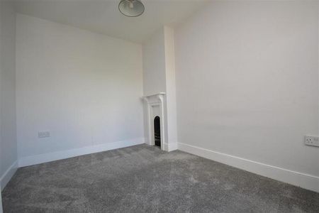 2 bedroom end of terrace house to rent - Photo 3