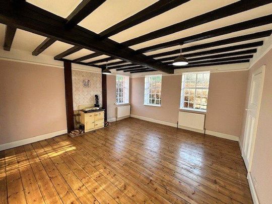 4 bedroom equestrian property to rent - Photo 1