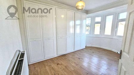 Rushden Gardens, Clayhall, IG5 - Photo 5