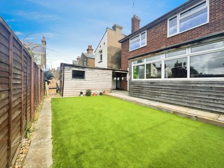 2 bedroom flat to rent - Photo 4