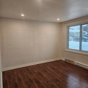 4 1/2 Chomedey 2e Etage + Stationnement - Photo 2