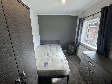 Nicholas Street, Lawrence Street - P10880 - Photo 4