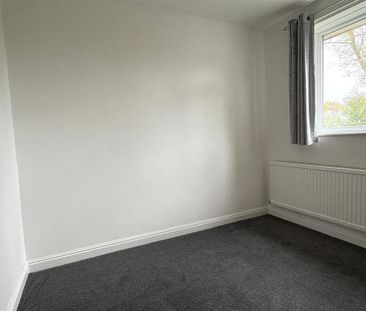 4 bedroom detached house to rent - Photo 2