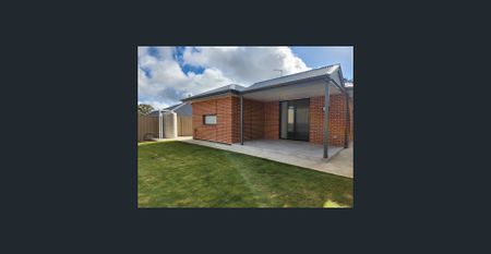 MODERN COUNTRY LIVING IN THE CLOVER PARK ESTATE - Photo 5