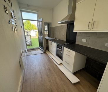 11A College Street, Ammanford, SA18 - Photo 4