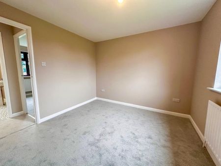2 bedroom semi-detached bungalow to rent - Photo 4