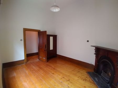 "Classic Victorian Home" - Photo 4