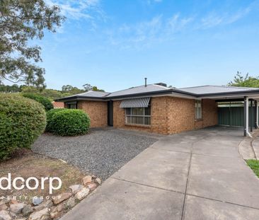 Spacious Family Living in a Prime Aberfoyle Park Location - Photo 6