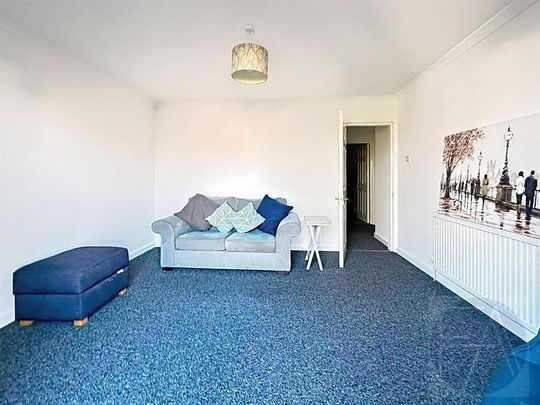 3 bedroom flat to rent - Photo 1