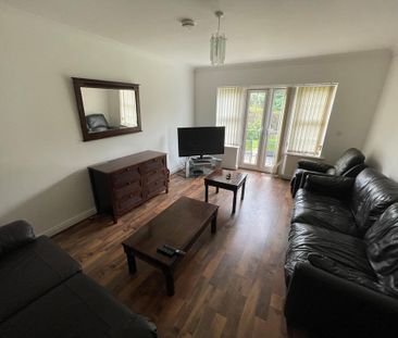 1 bedroom in a house share to rent - Photo 2