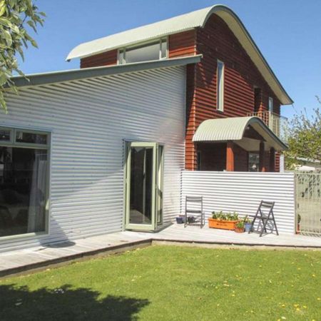 Stylish, Modern Home with Indoor-Outdoor Flow - Photo 3