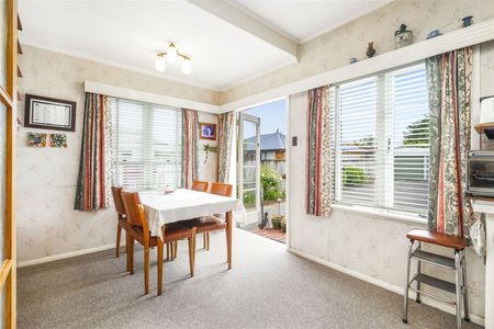 This is a solid family home located in Haultain Street, Fairfield. - Photo 2