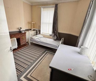 2 bedroom end of terrace house to rent - Photo 5