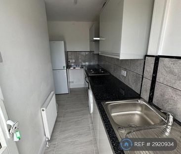 2 bedroom end of terrace house to rent - Photo 2