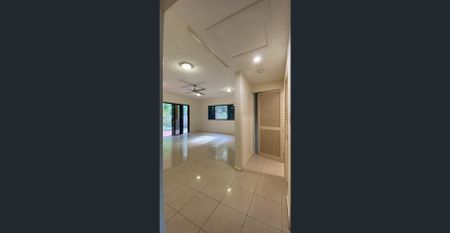 Low-Maintenance Modern Unit close to the Beach - Photo 4