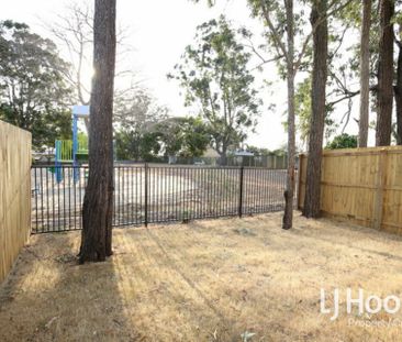 Modern 2 Bedroom Duplex with Air Con in Main Bedroom & Living Area! - Photo 2