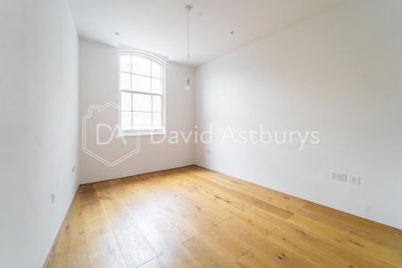 4 bedroom end of terrace house to rent - Photo 3