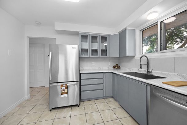 For Lease - 152 Taunton Road, Oshawa, Ontario - Photo 1