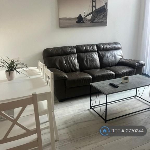 4 bedroom terraced house to rent - Photo 1