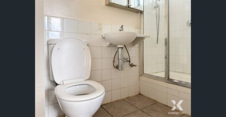 Charming Windsor Gem at Its Finest - 2 Parking Permits Available Via Council, DON'T MISS IT!!!!!! - Photo 4