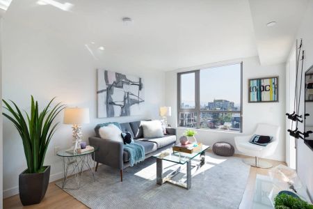 Art on 6th — One Bedroom + Den - Photo 2
