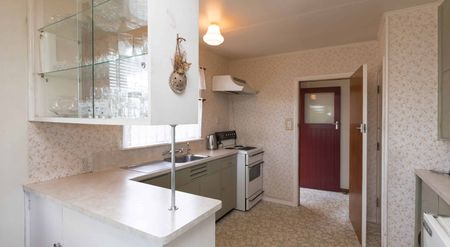 Solid Three Bedrooms - Hokowhitu - Photo 2