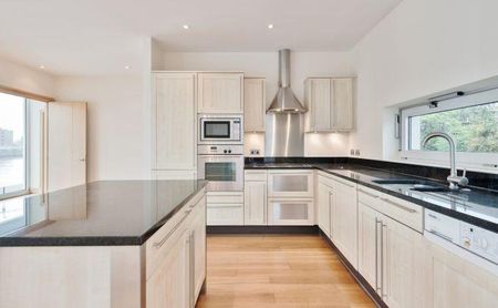 3 bedroom flat to rent - Photo 3
