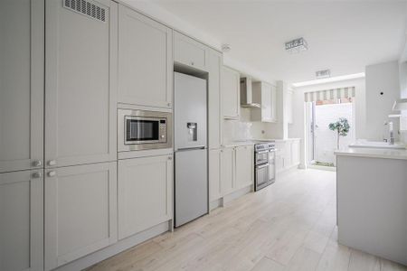 5 bedroom end of terrace house to rent - Photo 5